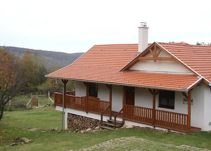 Erdoszeli Vendeghaz - *