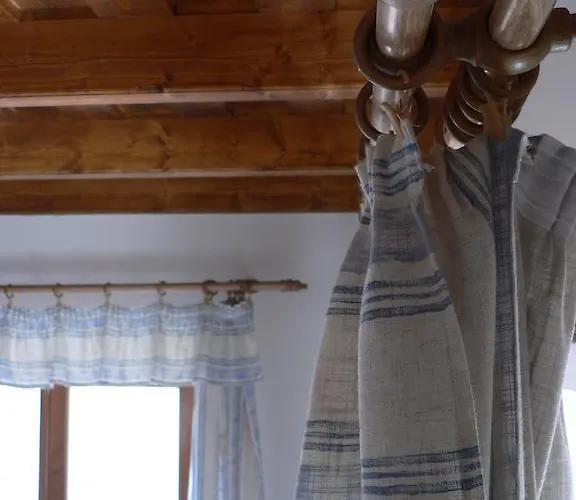 Erdoszeli Vendeghaz - *